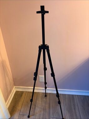 Adjustable Black Tripod Easel